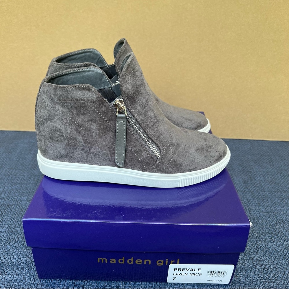 Steve Madden Prevale Wedge Grey Suede Sneaker • Size 7